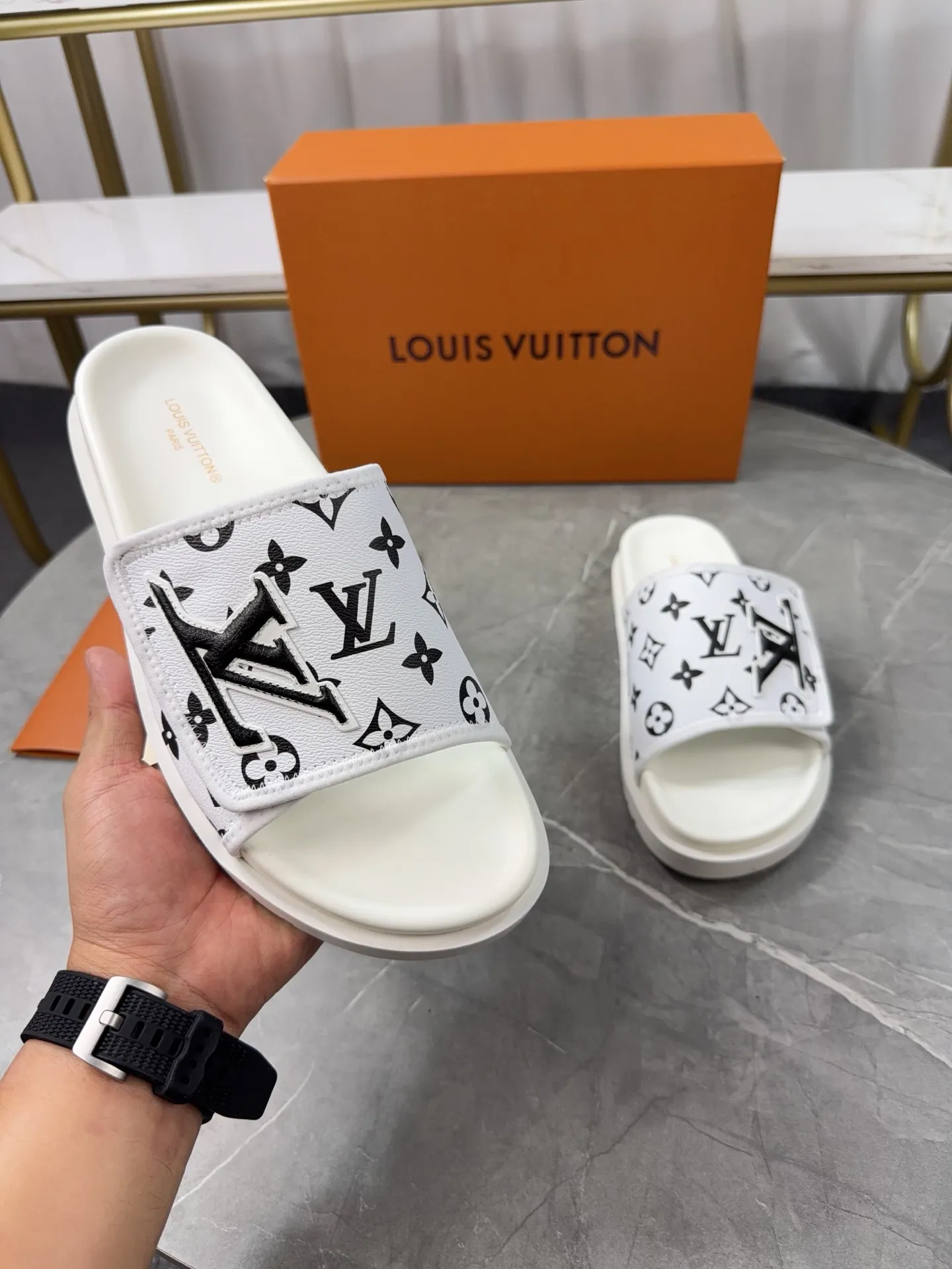 Men's Men's Shoes 💰380💰 🌈LV | Louis Vuitton ²⁰²³ 𝐬𝐬 🧡💚2025 Spring and Summer New Style Top Version‼ ️The original version is the same. The counter specializes in the latest straw slippers. Hard goods are new🆕 ❥Purchase level! Full of high-end feel! A popular model among bloggers at home and abroad, it’s retro and fashionable, and looks stunning on your feet! Mainly recommended models on the official website★ ━━━━━ ЅᏇєєt ━━━━━ ▪️Upper: original customized cowhide fabric ▪️Inner: cow lining ▪️Outsole: high-end rubber outsole ▪️Shoe size: 35-47 (46-47 customization is not returnable)